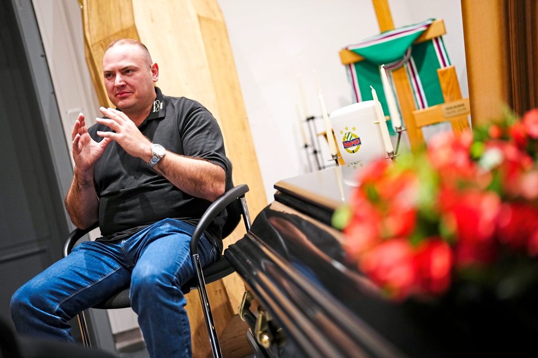 Wiener bietet Rapid-Begräbnisse an - 'Wenn Grün-Weiße Schwarz tragen'