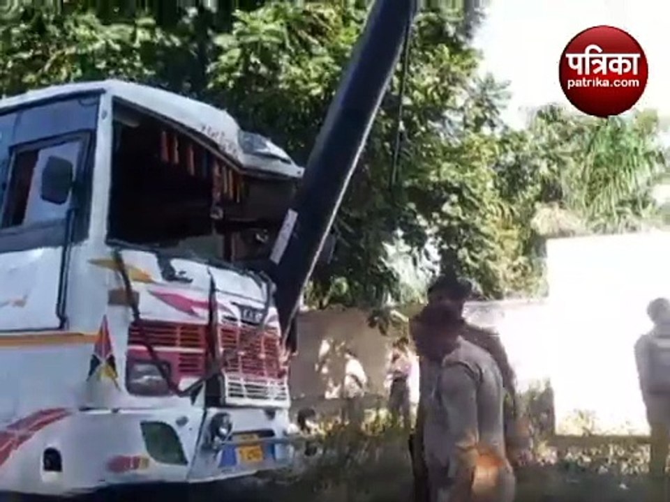 Video: मुरादाबाद में तेज रफ़्तार डग्गामार बस डिव...