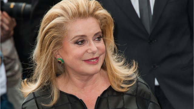 Voici - Catherine Deneuve fête ses 80 ans : Line Renaud, Emmanuelle Béart... les stars lui souhaitent son anniversaire