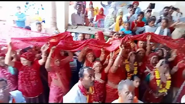 108 मीटर की चुनरी कंकाली माता को ओढ़ाई