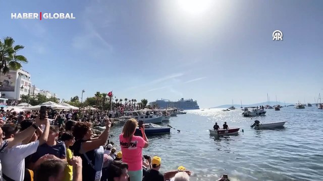 Bodrum’da nefes kesen gösteri: SOLOTÜRK Bodrum semalarında gösteri uçuşu yaptı