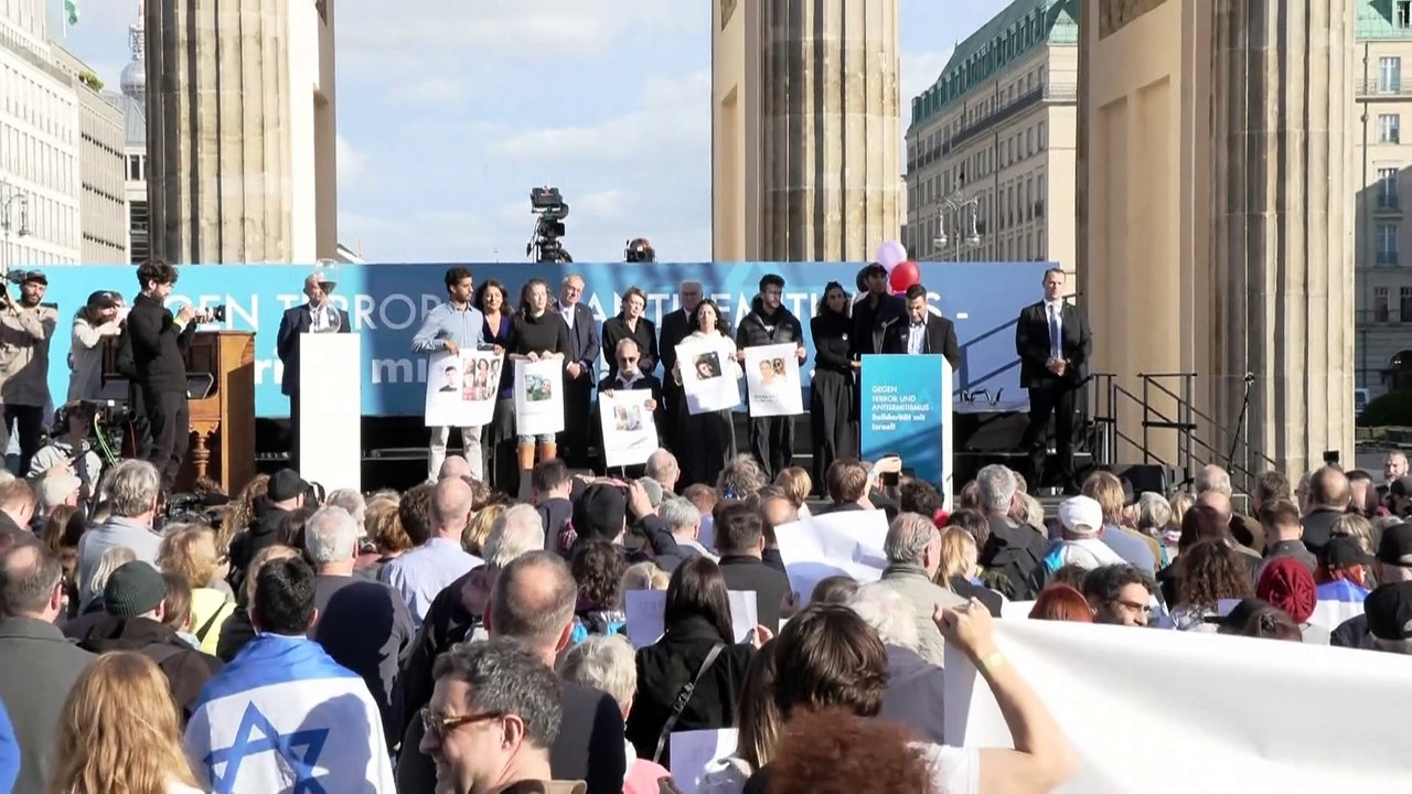 Demo in Berlin: Solidarität mit Familien der 200 aus Israel nach Gaza verschleppten Geiseln
