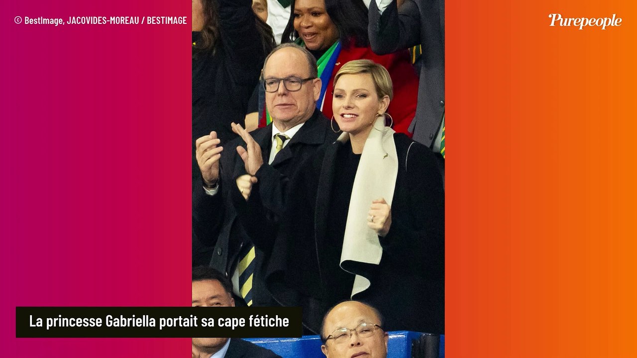 Charlene de Monaco repérée avec un sac très "étrange" : Le nouveau it-bag à s'offrir cet hiver ?