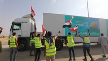 La ayuda humanitaria entra en Gaza a través del paso con Egipto