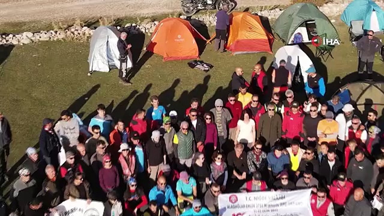 Niğde'de 100 Dağcı Cumhuriyet'in 100. Yılını Kutladı