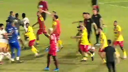 Veja a confusão após o fim do jogo entre Brusque x Amazonas pela final da Série C.