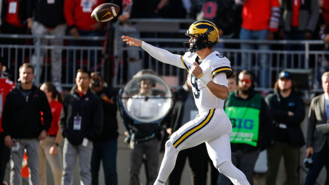Michigan Dominates Michigan State 49-0 in a Mas...