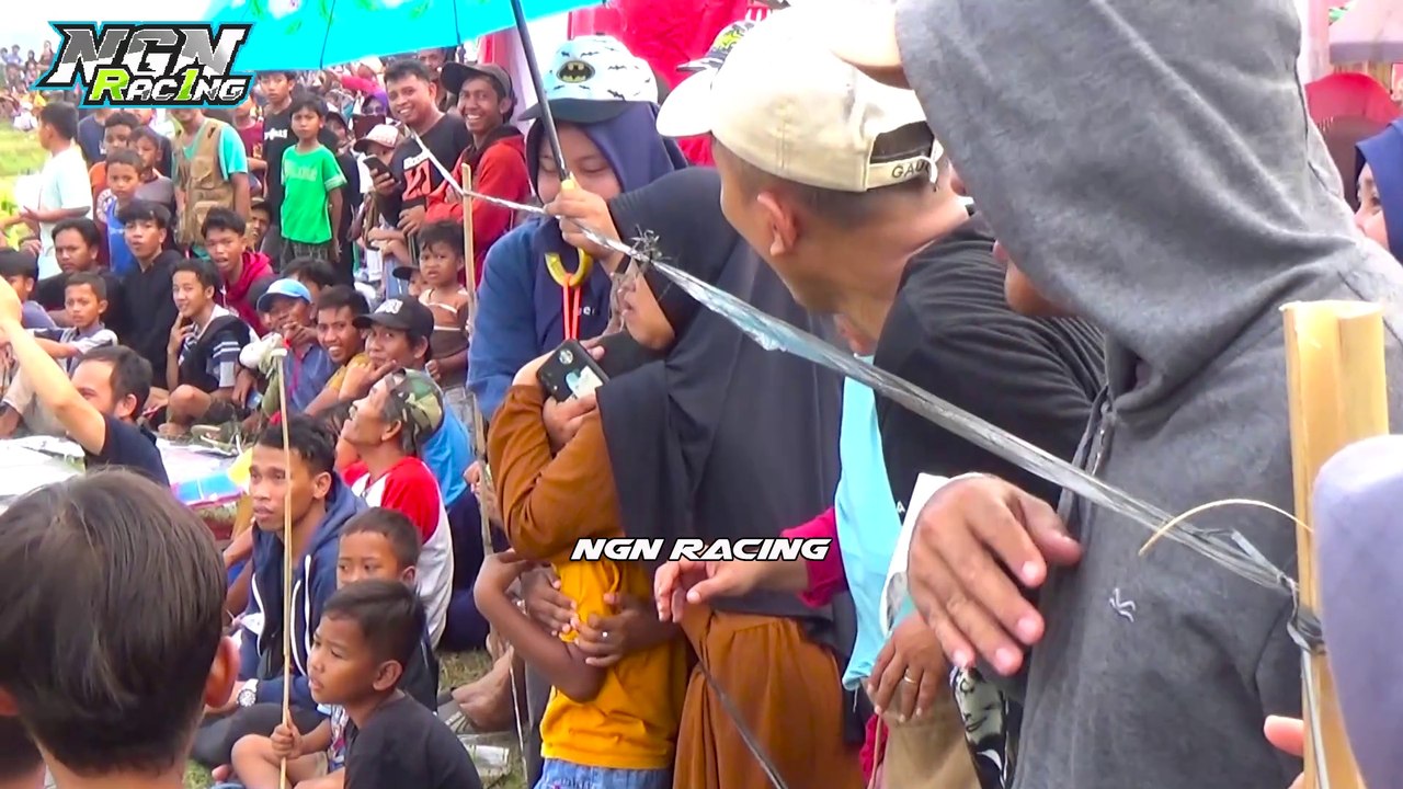 Bocah SD Terkena Patokan Layangan Raksasa, Banyak Tragedi Layangan Besar Putus Tragis !