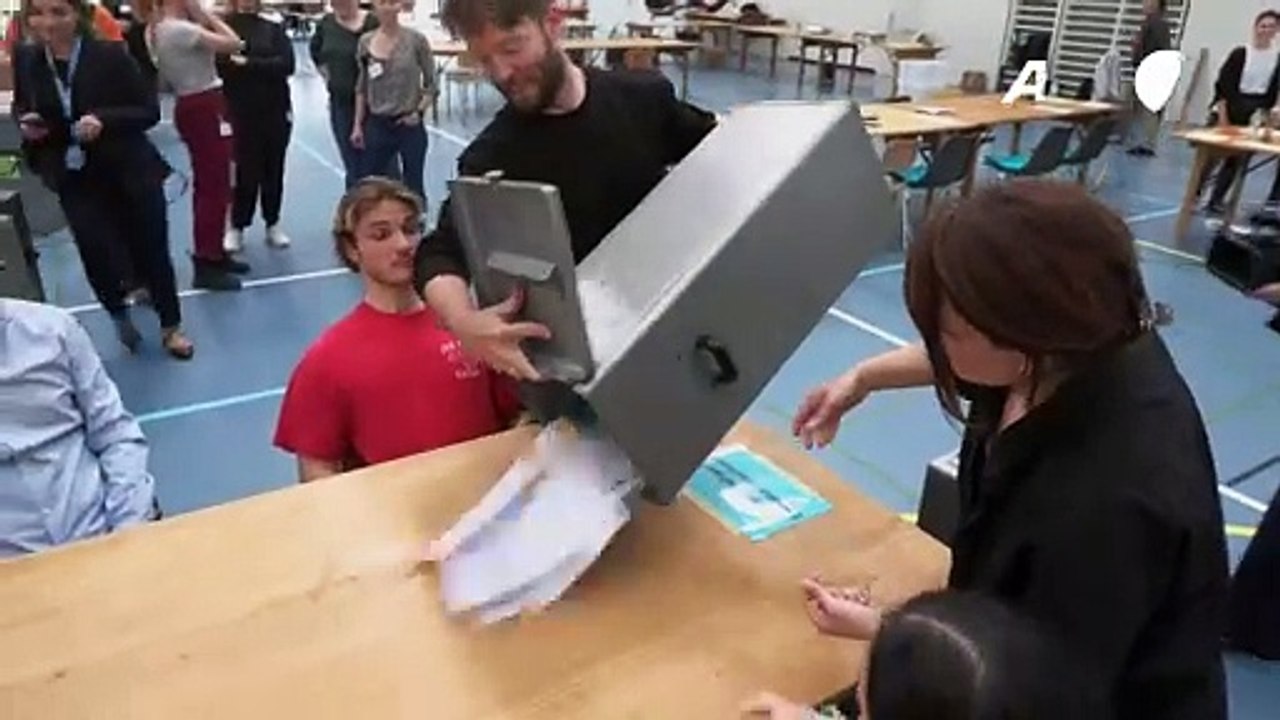 Wahl in der Schweiz: Rechtspopulistische Volkspartei gewinnt klar