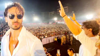 Ganapath Star Tiger Shroff को अचानक स्टेज पर देख पब्लिक हुई पागल