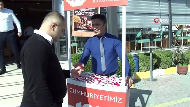 Seyidoğlu Gıda Cumhuriyetin 100'üncü yılına özel 100 bin adet ücretsiz helva dağıtıyor
