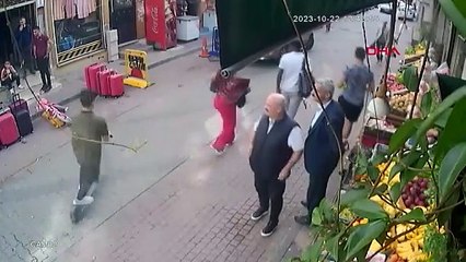 FATİH'te Arkadaşını Silahla Öldüren Şüpheli Polis Merkezine Teslim Oldu