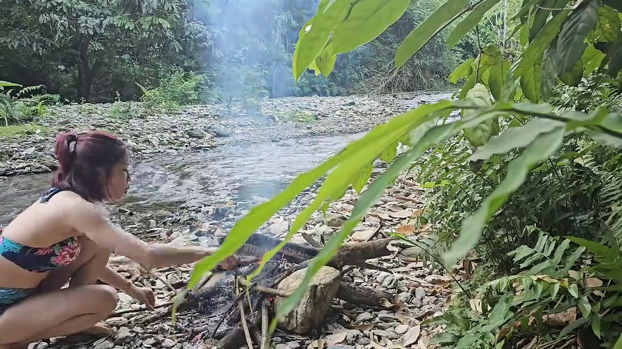 OVERNIGHT CAMPING AS A SOLE GIRLHUNTING IN THE FOREST