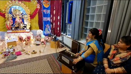 গানের আসর জার্মানিতে, লন্ডনে ঢাকের লড়াই! বিদেশে পুজোয় বিশেষ কী করছেন প্রবাসীরা? | Oneindia Bengali