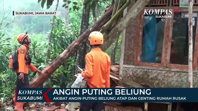 Akibat Angin Puting Beliung Atap Dan Genting Rumah Warga Rusak