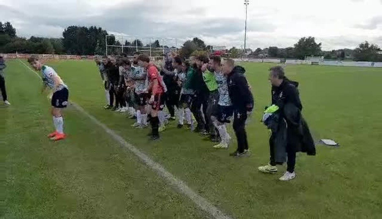 La joie du Crossing Schaerbeek après sa victoire à Tamines