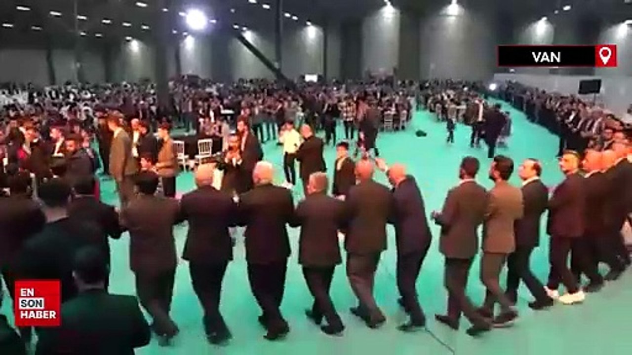 Son yılların en görkemli aşiret düğünü: Van'da damada 10 milyon TL, geline ise kilolarca altın takıldı