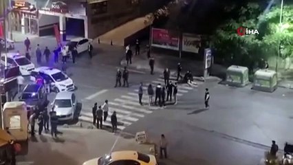 Beylikdüzü'nde çıkan kavgada taraflar birbirine bıçaklarla saldırdı