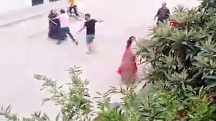 Suriyelilerin 'kuma' kavgası kamerada