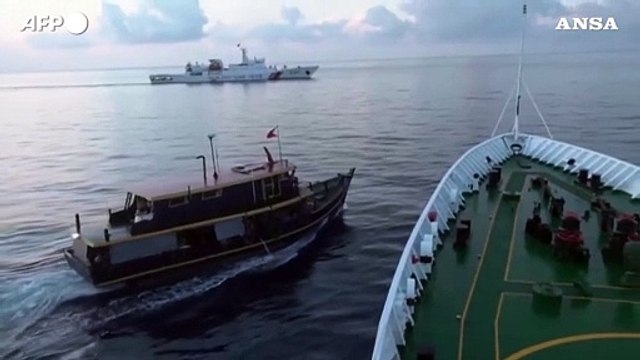 Manila, scontro sfiorato tra nave filippina e guardia costiera cinese