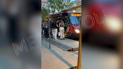 Los vecinos de la Salut, sin autobuses por culpa de la masificación turística