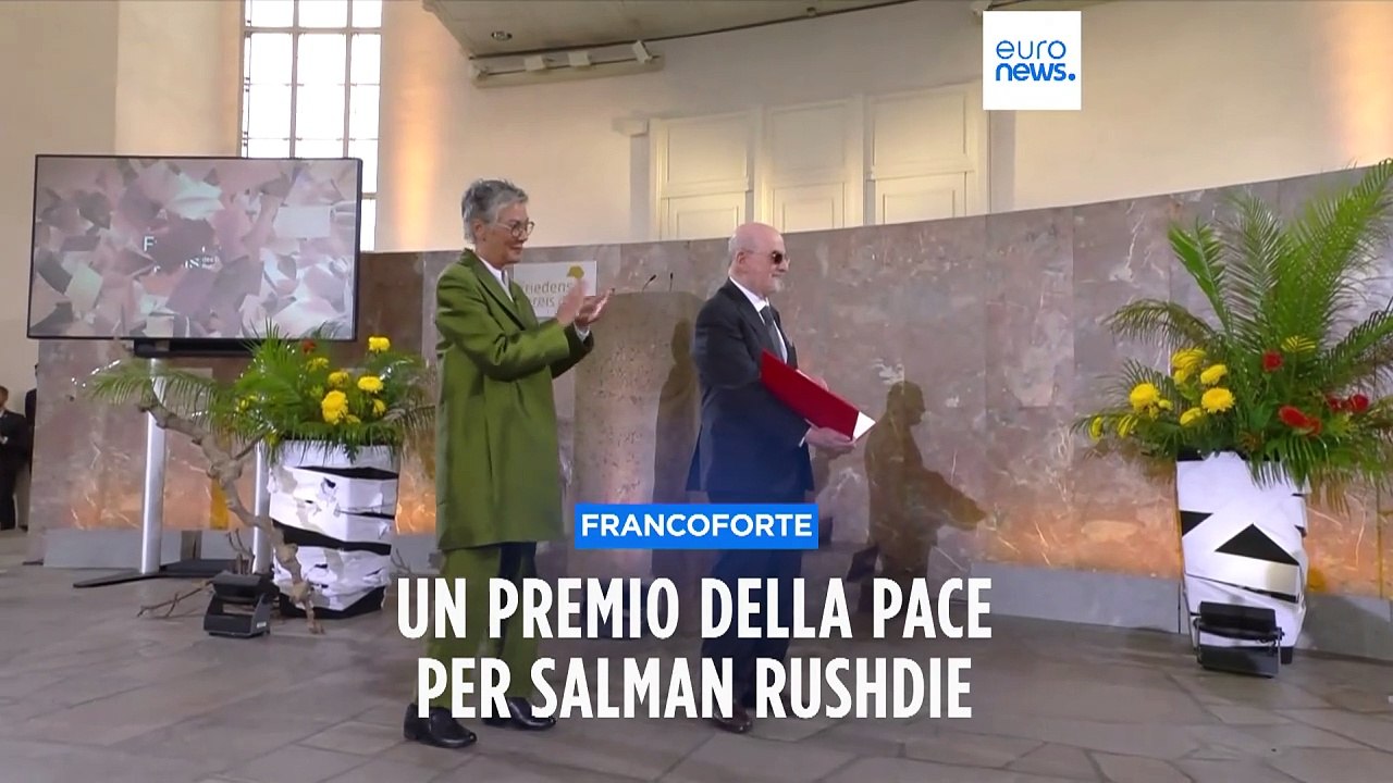 Rushdie premiato in Germania per la difesa della libertà di espressione