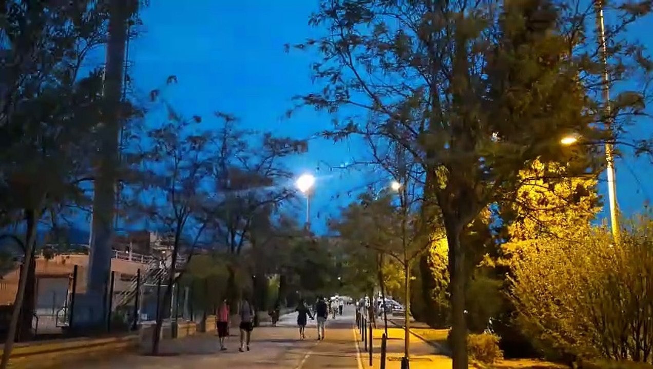 Google Pixel 8 Pro - 4K 60 FPS nocturno