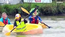 Belgio, nella tradizionale regata di Kasterlee i kayak sono delle zucche di oltre mille chili di peso