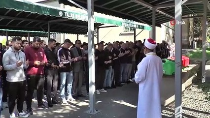 Milli kick boksçu Buket Kaya, son yolculuğuna uğurlandı! Babası tabutuna sarılıp hüngür hüngür ağladı