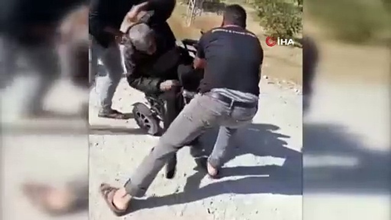 Yolda elektrikli sandalyesi devrildi! O anlar, 'insanlık ölmemiş' dedirtti