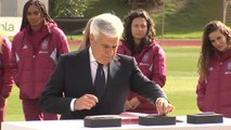 Las jugadoras, la Federación y el CSD firman el convenio del fútbol femenino