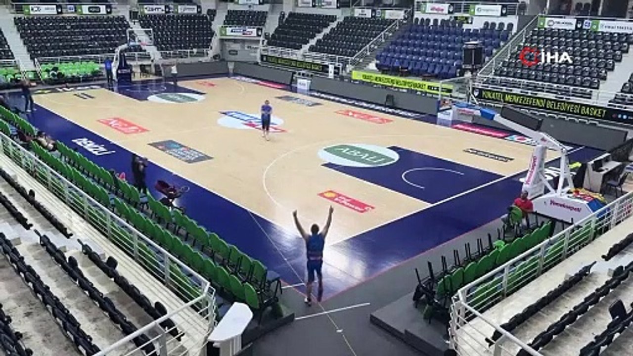DENİZLİLİ BASKETBOLCU 2 FARKLI GUİNNESS REKORUNU KIRDI