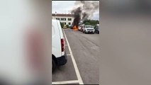 Empoli, auto a fuoco all'interno di un parcheggio