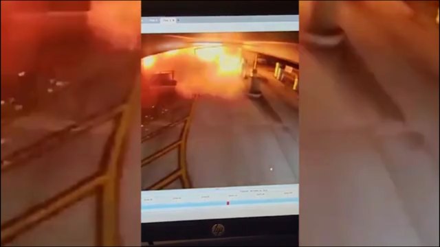 Havalimanı otoparkında binlerce araç yandı