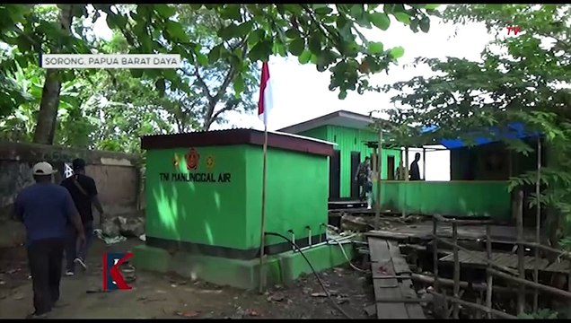 Prajurit TNI AD Salurkan Air Bersih Langsung ke Rumah Warga Tampa Garam I Sorong