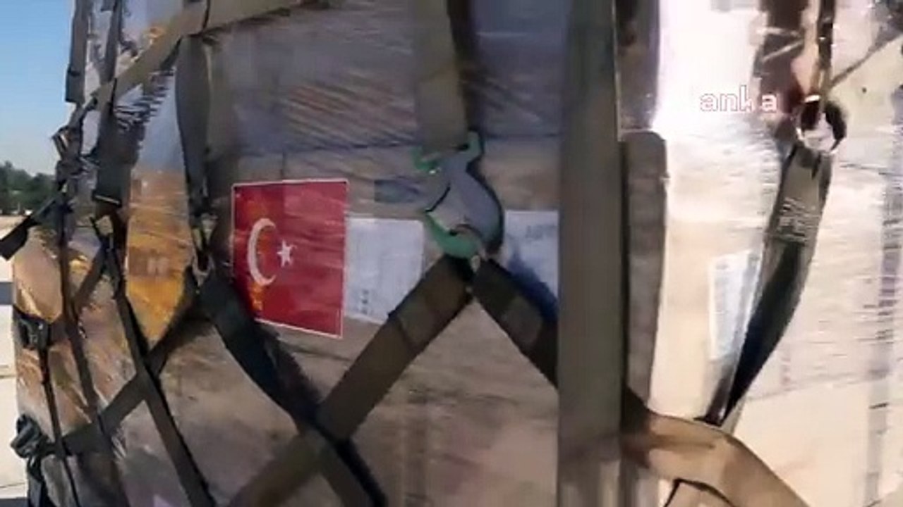 Sağlık Bakanı Fahrettin Koca, Gazze'ye tıbbi yardım malzemesi götürecek uçaklar Mısır'a havalanmaya başladı