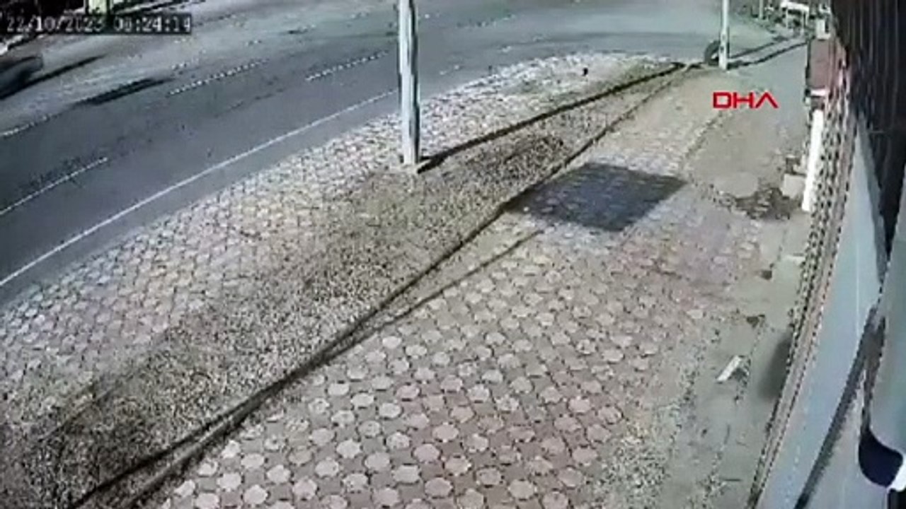 Batman'da kum yüklü kamyonun üzerine devrildi, sürücü hayatını kaybetti