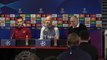 Man. united - Ten Hag observe une minute de silence pour Bobby Charlton