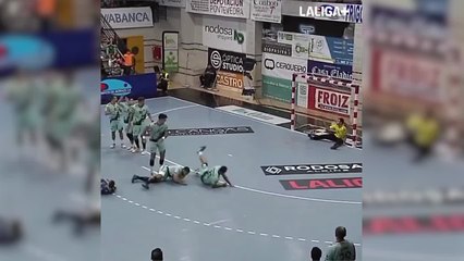 Download Video: El golazo imposible que va contra una reivindicación historica contra el reglamento del balonmano