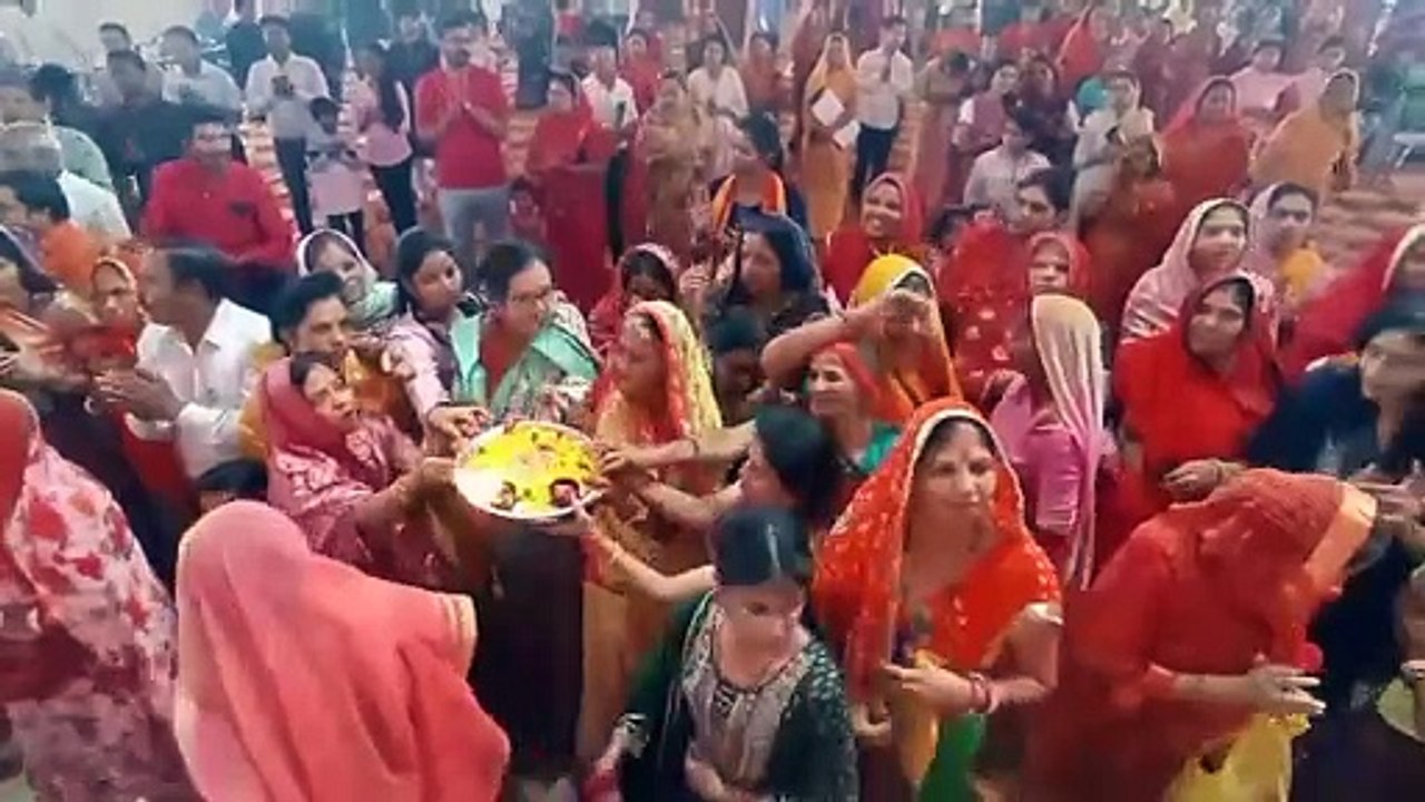 मंदिरों में हुई विशेष पूजा-अर्चना