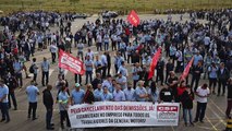 Trabalhadores da General Motors fazem greve no Brasil