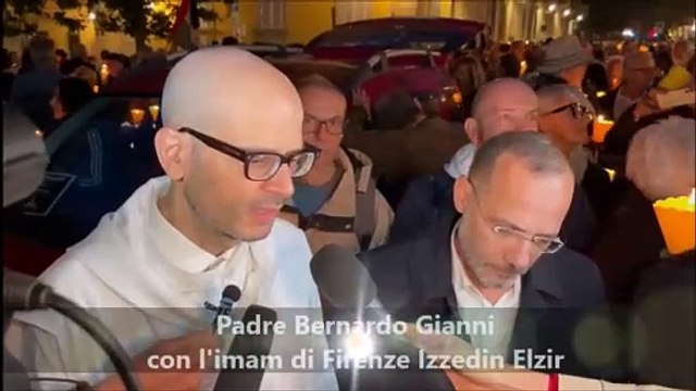 La marcia della pace a Firenze: Basta guerra fra israeliani e palestinesi : in quattromila alla fiaccolata