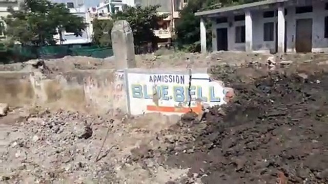 महिलाओं और बच्चों को जहां से मिलता है पोषण वहां निगम ने जमा किया मलबा