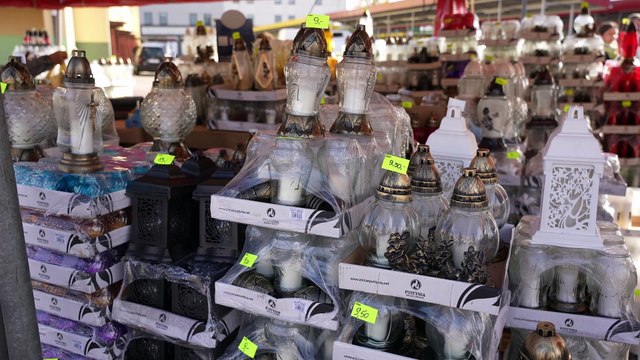 Przygotowania do 1 listopada. Wydłużone godziny otwarcia targowiska w Mielcu