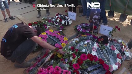 شاهد: جدّ وحفيده يواريان الثرى بعد أكثر من أسبوعين من مقتلهما على يد نشطاء حماس