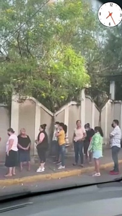 Las Enfermeras Auxiliares suspendieron las atenciones en diferentes centros hospitalario del país. Mientras   las largas filas de pacientes se aglomeran en las afueras de Hospital Psiquiátrico Mario Mendoza, con el afán de de ser atendidos.