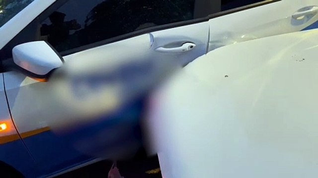 Veículos se envolvem em batida na Rua Visconde de Guarapuava