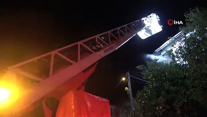 Balkonda çıkan yangın çatıya sıçradı