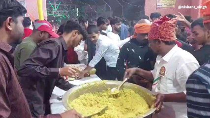 पटना: नवरात्र पर श्रद्धालुओं के बीच महाप्रसाद का किया गया वितरण, देखें वीडियो