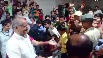 जोधपुर: सीएम अशोक गहलोत ने देर रात लोगों से की मुलाकत, देखिए ये VIDEO